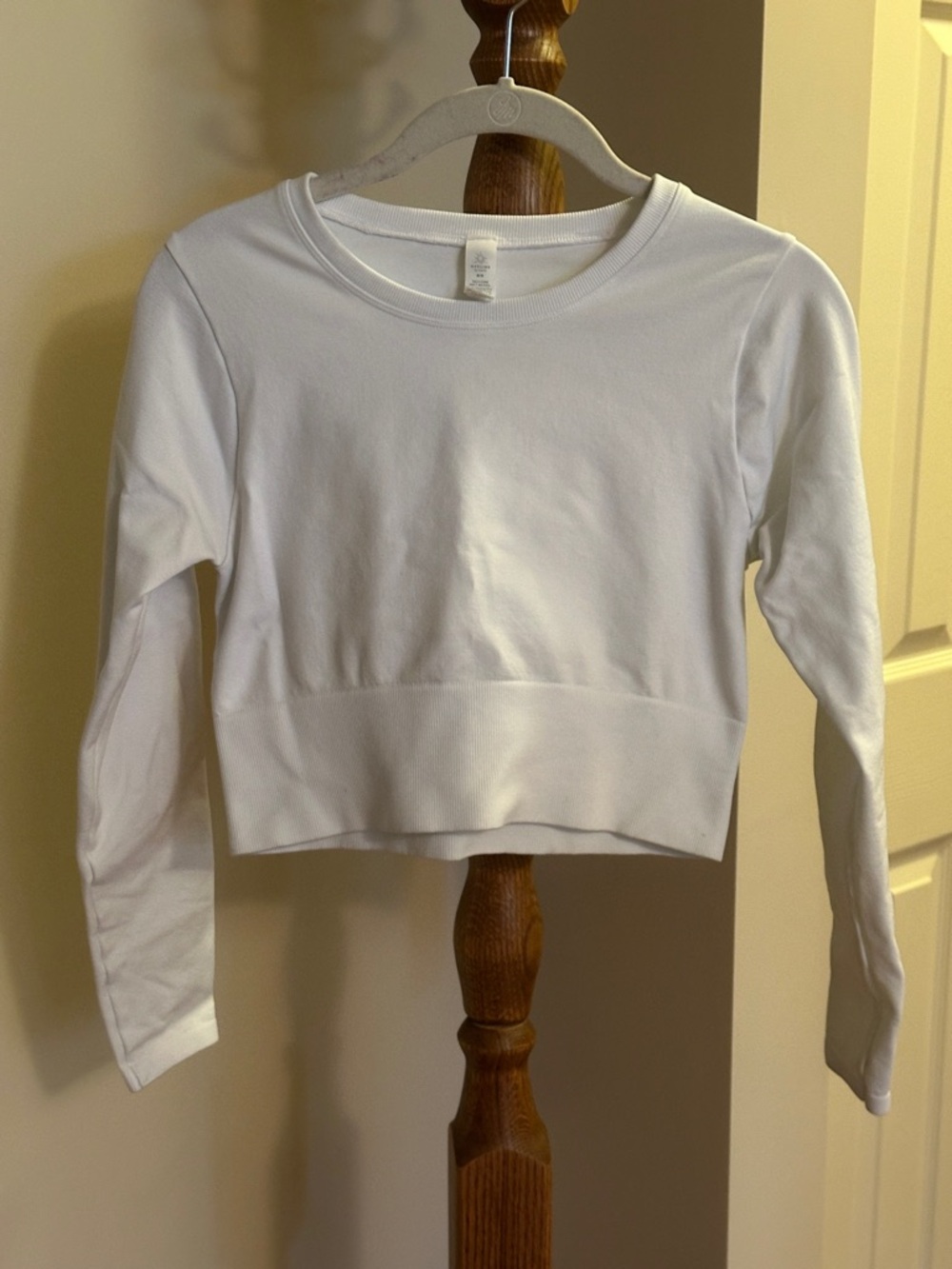 Women's White Cropped Long-Sleeve Top